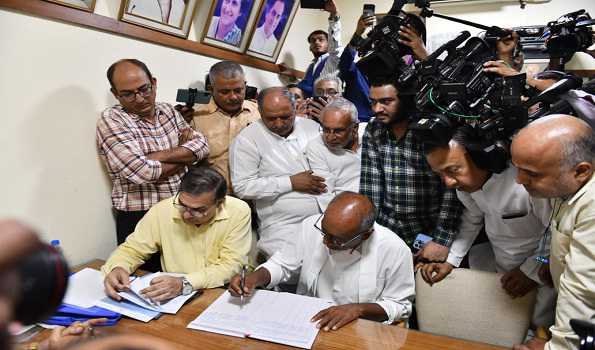Digvijay picks form for Congress presidency