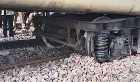 Coach of Jammu Tawi Express derails, major incident averted