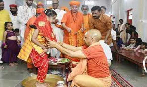 Yogi performs ‘Kanya Pujan’ on Navami
