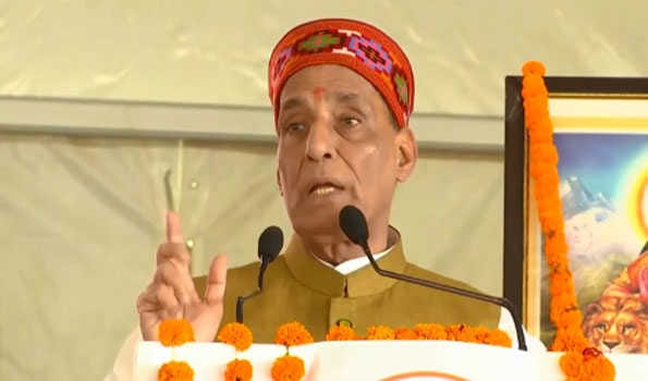 Rajnath Singh honours families of martyrs in HP