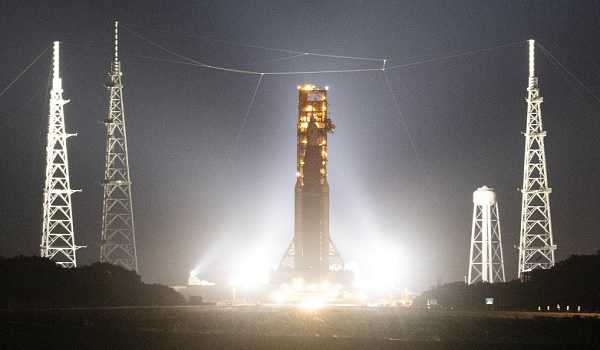 Hurricane forces NASA to delay moon rocket launch