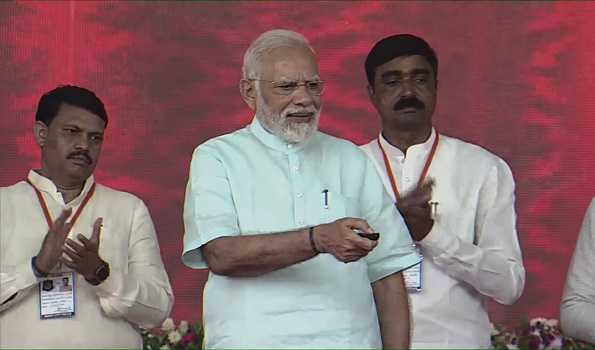 PM dedicates projects worth Rs 3,400 cr in Surat