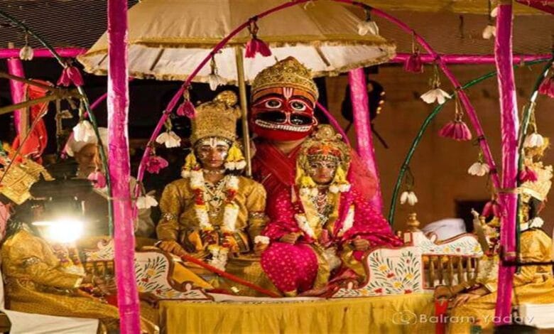 Ramnagar’s Ramleela: Thousands of spectators walk together