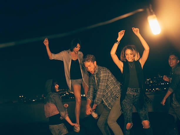 Teenagers prohibited to go out at night in USA, fines levied