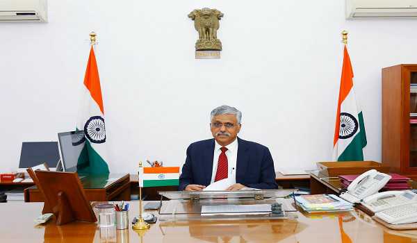 Giridhar Aramane takes charge as Defence Secy
