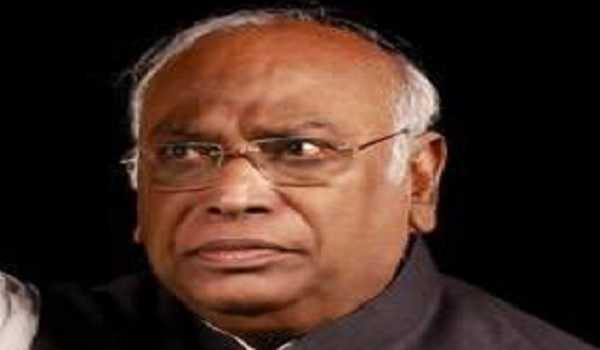 Demonetisation ‘epic failure’ of ruling govt: Kharge