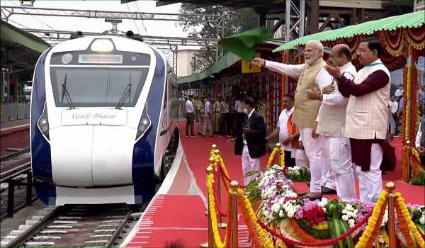 Modi inaugurates infra projects in Bengaluru having political implications