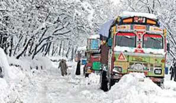 Srinagar-Jammu, SSG, Mughal road closed due to snowfall in Kashmir