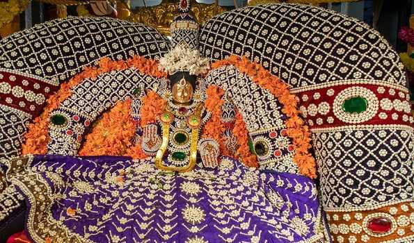 Brahmotsavam : Goddess Pamavathi Devi takes colourful ride on wooden chariot