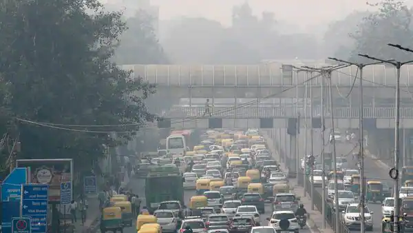 Diesel vehicles prohibited in Delhi-NCR, schools in Noida closed