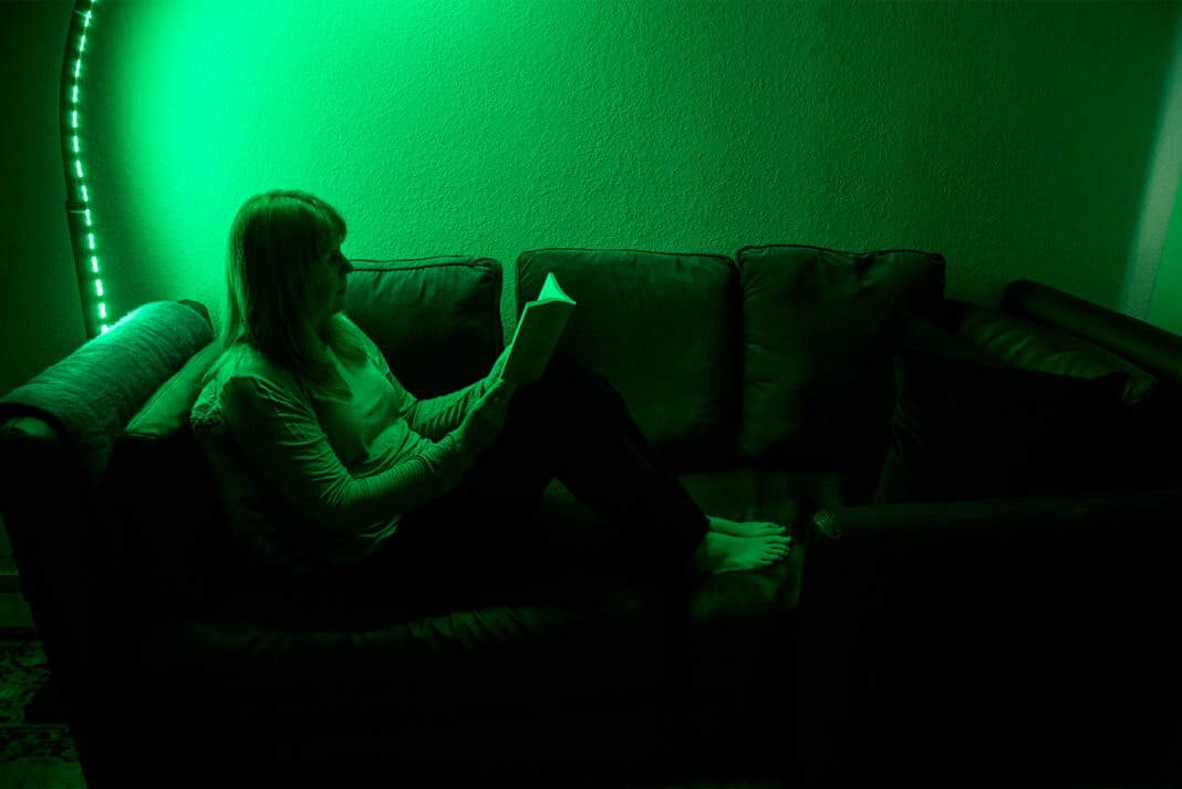 Green light reduces chronic pain, efficient for colour blind people too
