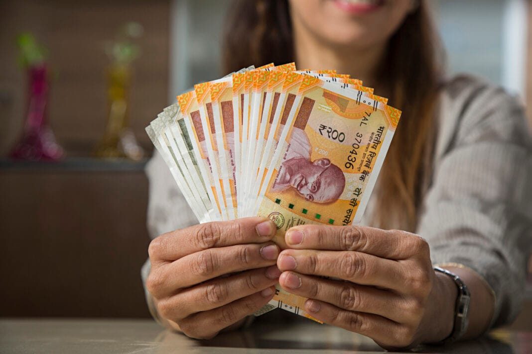 Indian women aged between 26 and 30 eager to save, report reveals