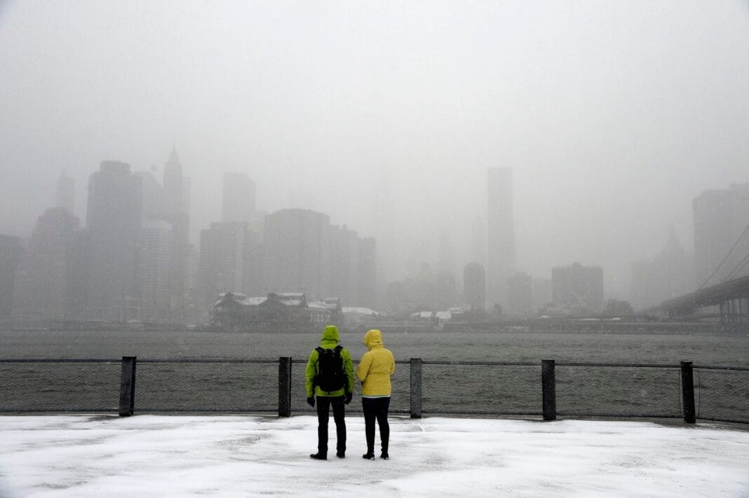 60% of American population suffer from severe cold, 8000 flights cancelled in 48 hours