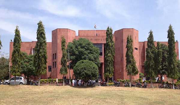 Deliver physical possession of double story commercial building to aggrieved, directs J&K HC