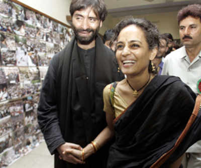 Arundhati Roy is noise off an empty vessel!