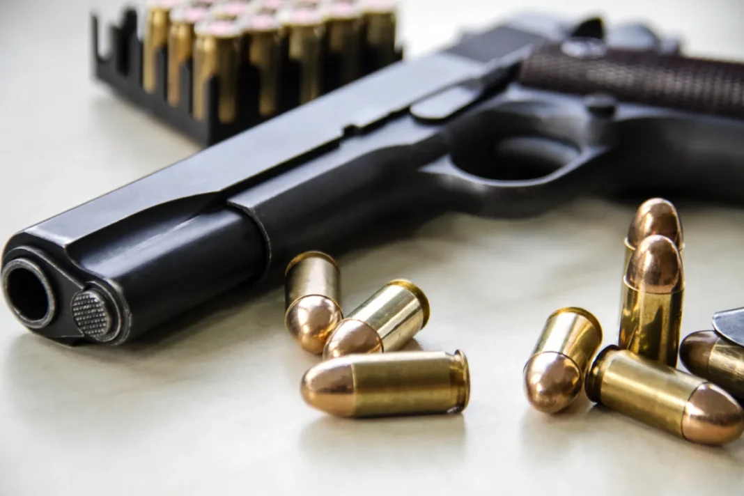 People having loaded handguns double up in USA