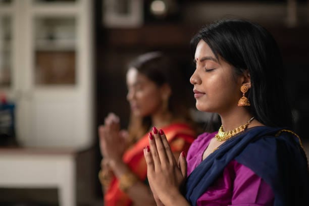 Women wearing bindis being attacked in USA