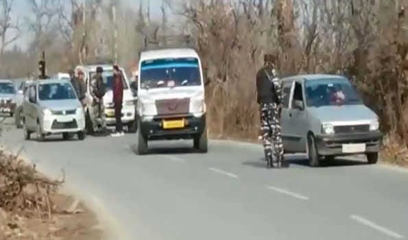 Rifle snatched from a CRPF man in Pulwama