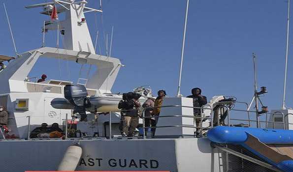 Tunisia rescues 305 Italy-bound migrants from sinking boats