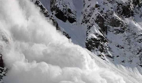 Casualties feared as avalanche hits Gulmarg resort