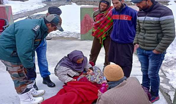 Army, IAF evacuates pregnant lady from snow bound Kishtwar