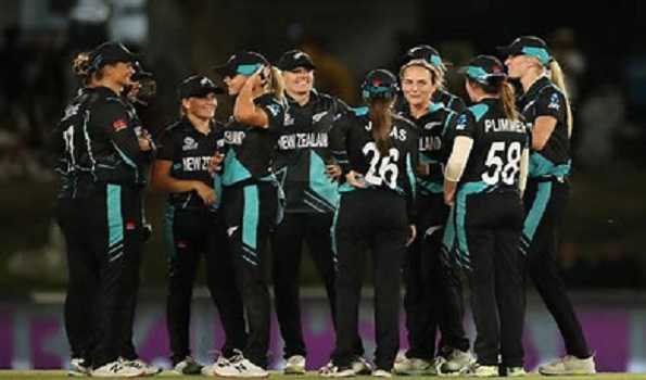 New Zealand thrash Sri Lanka to boost semi-final hopes