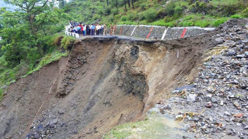 Land subsidence in 4 villages of Uttarkashi because of incomplete tunnels leads to panic