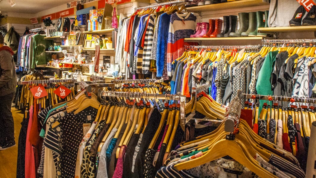 Trend of buying second-hand clothes gains ground in Britain, 90% youth in favour