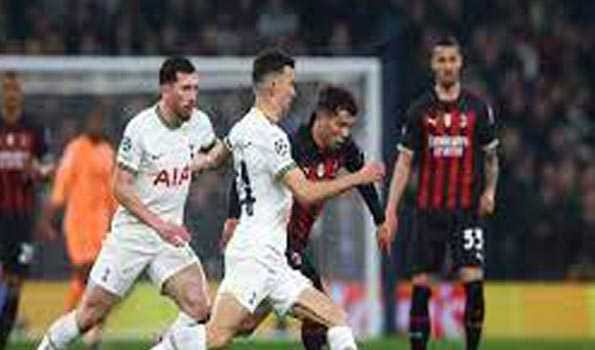 AC Milan move into Champions League quarters after 11 years