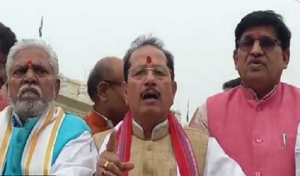 Demanding dismissal of Minister Israil Mansuri Oppn. stages dharna in Bihar Assembly