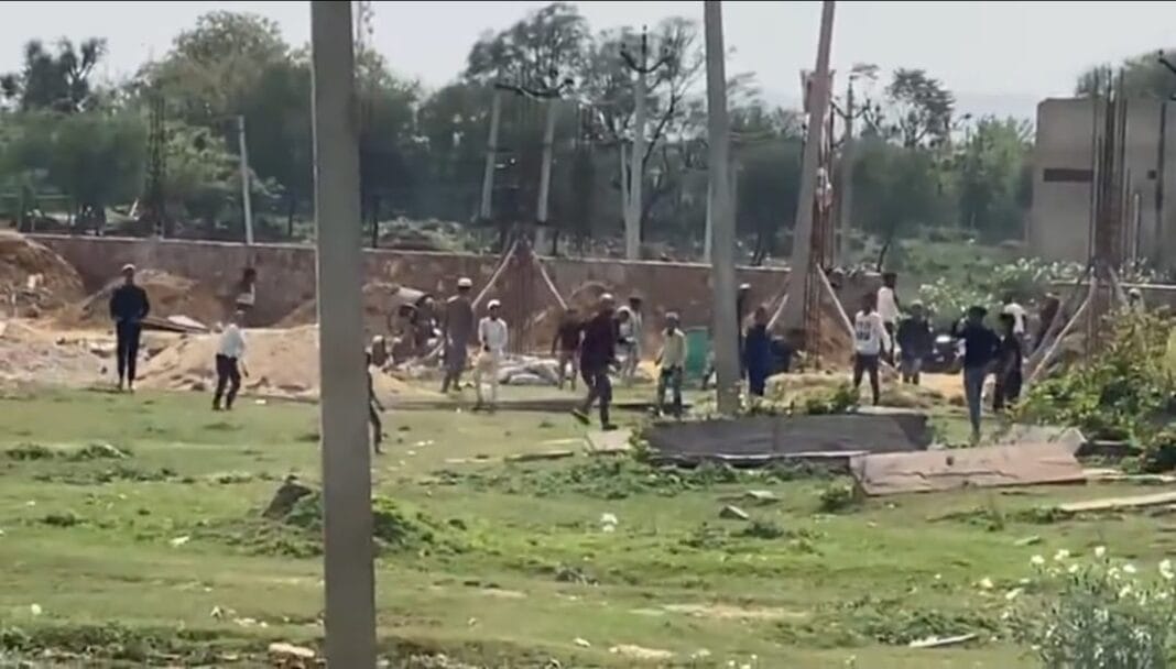 Muslims attack Hindu rally in Jaipur in presence of police
