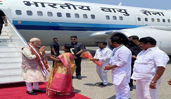 PM Modi arrives in Hyderabad, Telangana CM stays away