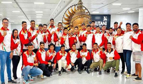 Boxing contingent leaves for Tashkent; to attend Multi Nation training camp ahead of the World Championships