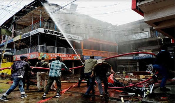 Massive fire damages 6 residential houses, shopping complex in Srinagar