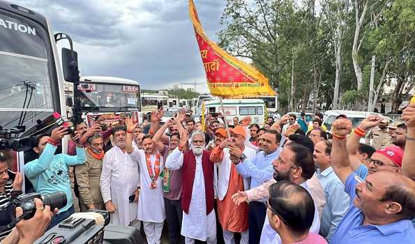 Jammu Div Comm flags off batch of Mata Kheer Bhawani devotes to Kashmir