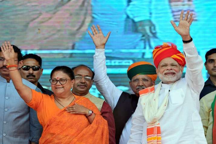 AAP karyakartas show black flags to Modi in Ajmer