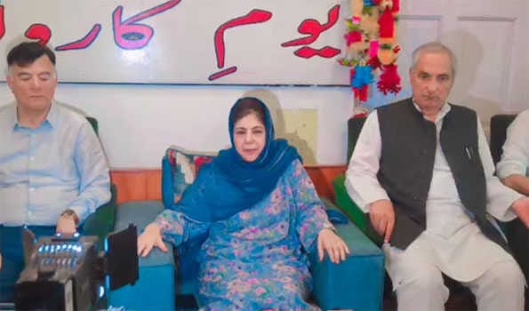 Mehbooba urges party workers to render every help to Pilgrims to make Amarnath Yatra successful