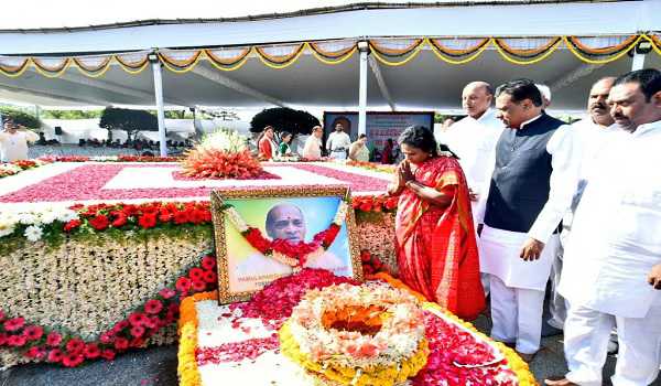 Telangana Guv pays tributes to ex-PM Narasimha Rao on his 102nd birth anniversary