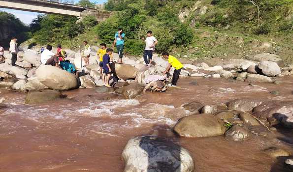 J&K Police: Man’s body fished out, son still missing