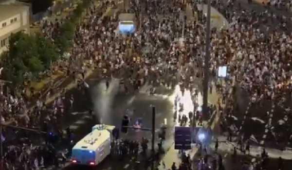 At least 18 people detained, 10 policemen injured during Tel Aviv protests