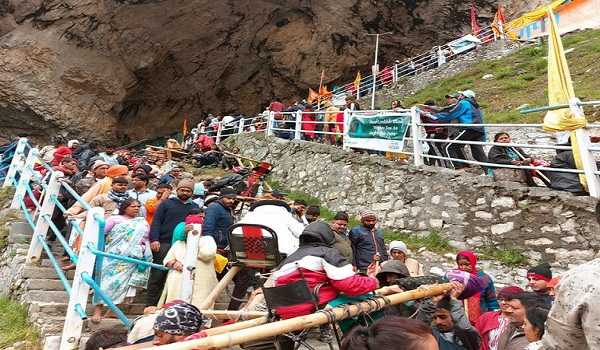 At least 3.70 lakh yatris pay obeisance at Amarnath Cave, surpasses previous total tally