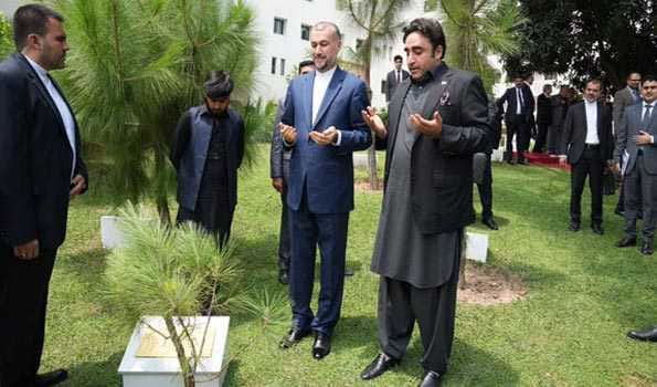 Iran, Pak sign 5-year strategic plan to boost trade cooperation