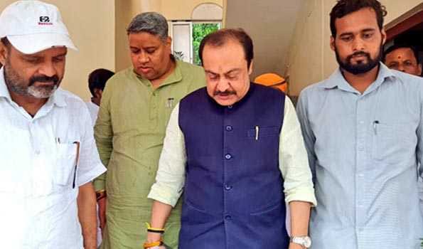 Darbhanga AIIMS hangs in balance due to Nitish : Thakur
