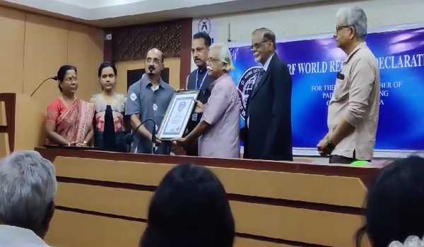 10,000 drawings of Lord Ganesha in one month, Artist Manilal makes world record