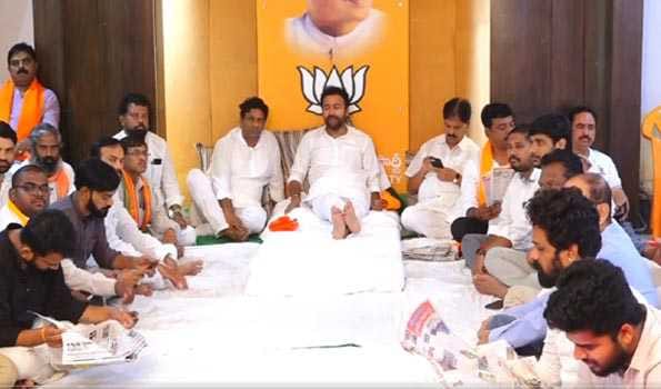 Hyd: Police foils BJP’s 24-hr Deeksha over unemployment, forcibly shifted K Reddy