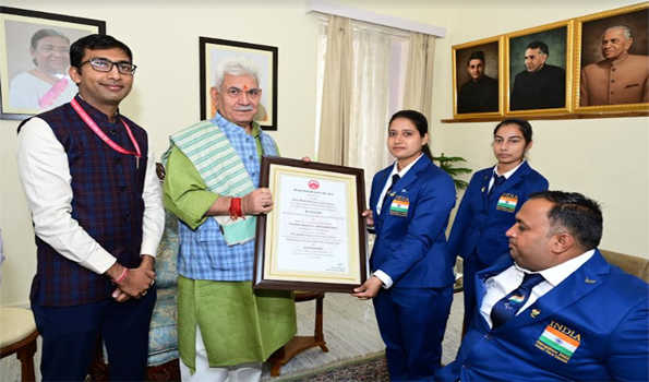 J&K LG honours para archers with ‘certificate of excellence’