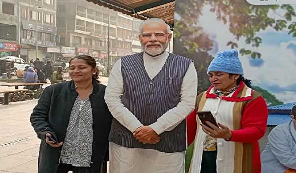 PM Modi’s life-size cut out big attraction for Lal Chowk visitors