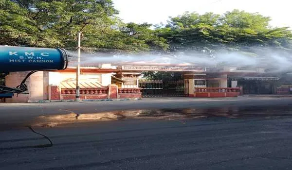 KMC sprinklers and mist cannons in Kolkata KMC sprinklers and mist cannons deployed to reduce air pollution in Kolkata