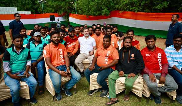 Rahul addresses concerns of contract workers in Hyderabad