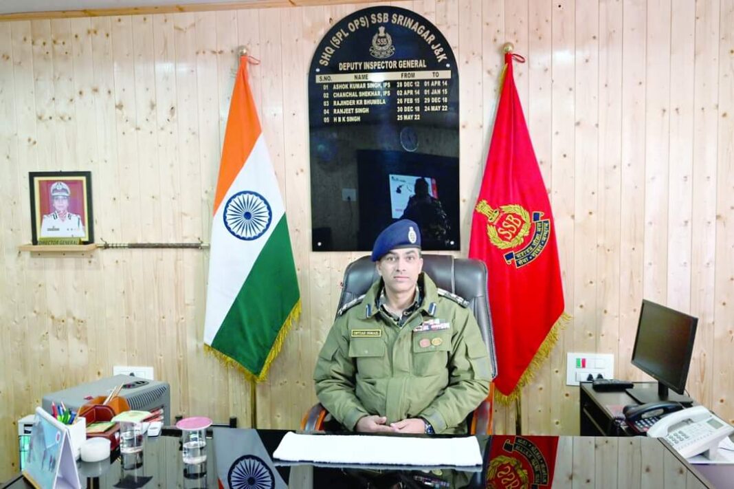 DIG Imtiaz Ismail Parry takes over charge of SHQ (Sp-Ops) SSB, Srinagar